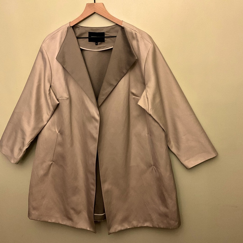 Lafayette 148 silver gray women spring coat size 1X, length 34 inches, NWOT.